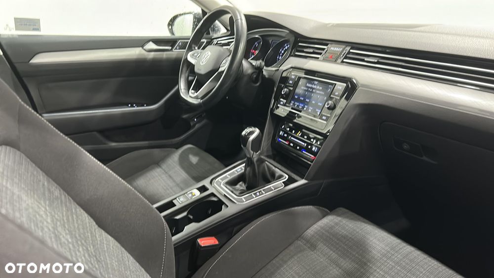 Volkswagen Passat - 15