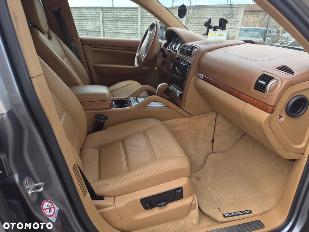 Porsche Cayenne - 15