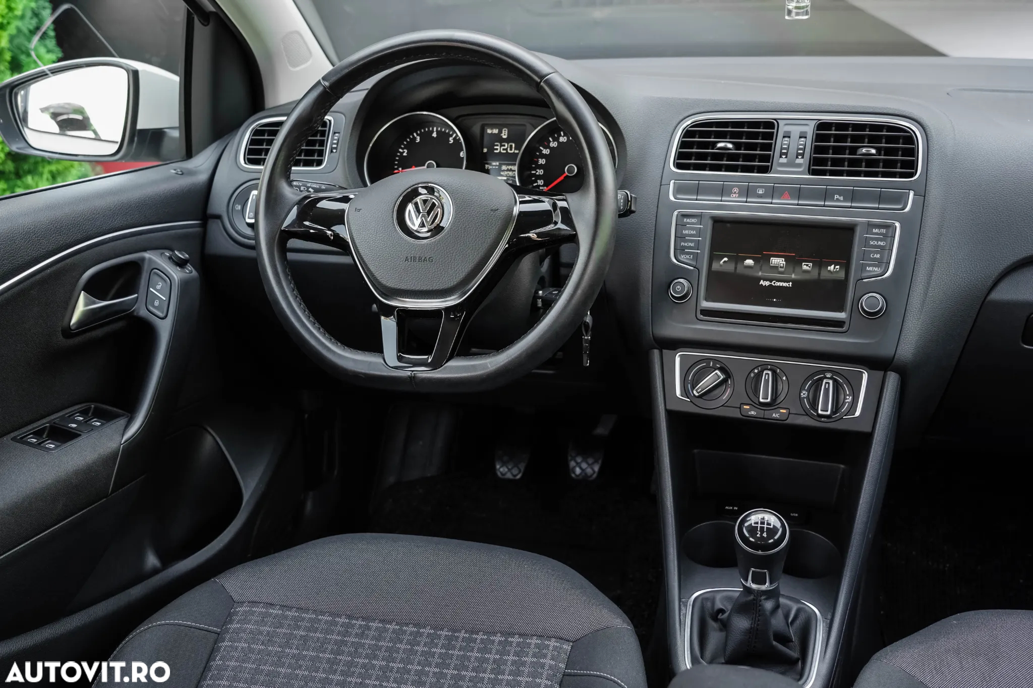 Volkswagen Polo 1.2 TSI Comfortline - 10