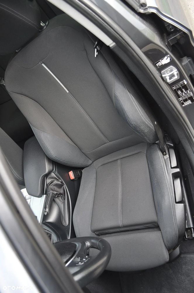 BMW Seria 3 318d Sport Line - 25