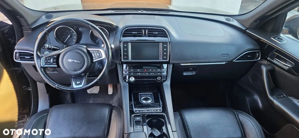 Jaguar F-Pace 2.0 i4D AWD R-Sport - 11