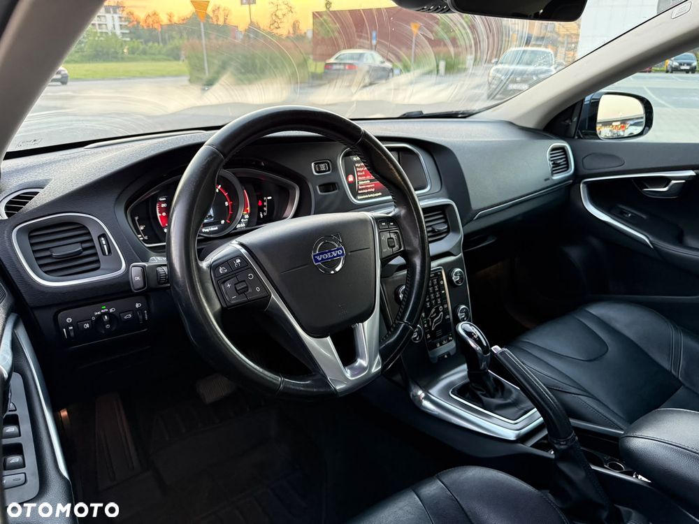 Volvo V40 D2 Summum - 36