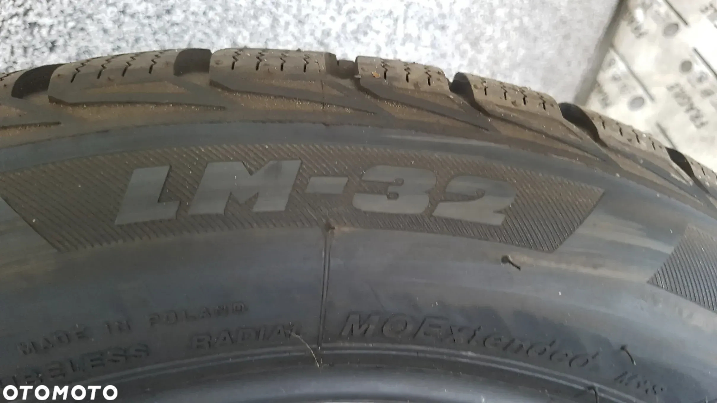 BRIDGESTONE BLIZZAK LM-32 RFT  225/50R17  225/50/17 - 8