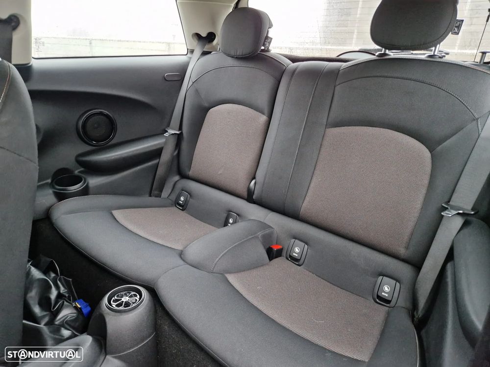 MINI 3 Portas One D - 8