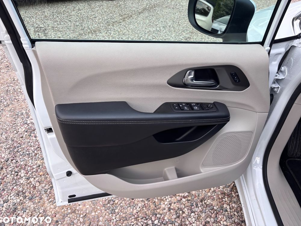 Chrysler Pacifica - 15
