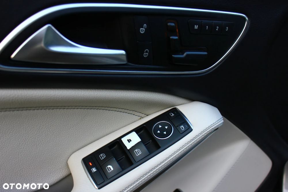 Mercedes-Benz CLA 250 4Matic 7G-DCT - 30