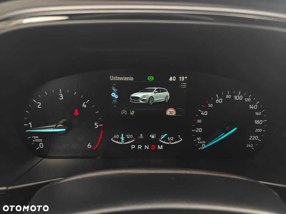 Ford Focus 1.5 EcoBlue Start-Stopp-System ST-LINE DESIGN - 30