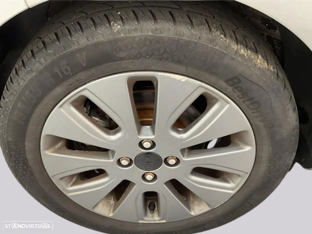 Kia Rio - 12