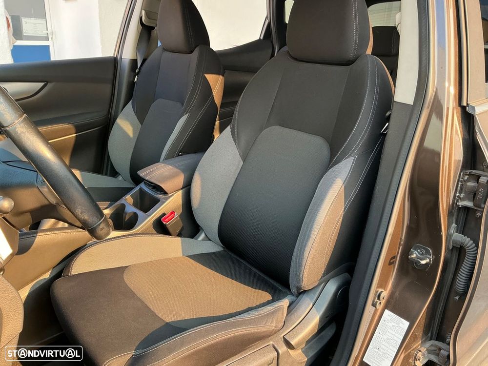 Nissan Qashqai 1.5 dCi N-Connecta 18 - 11