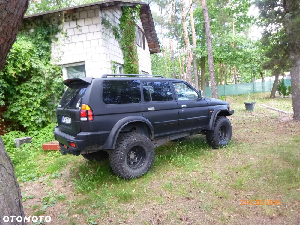 Mitsubishi Pajero - 2