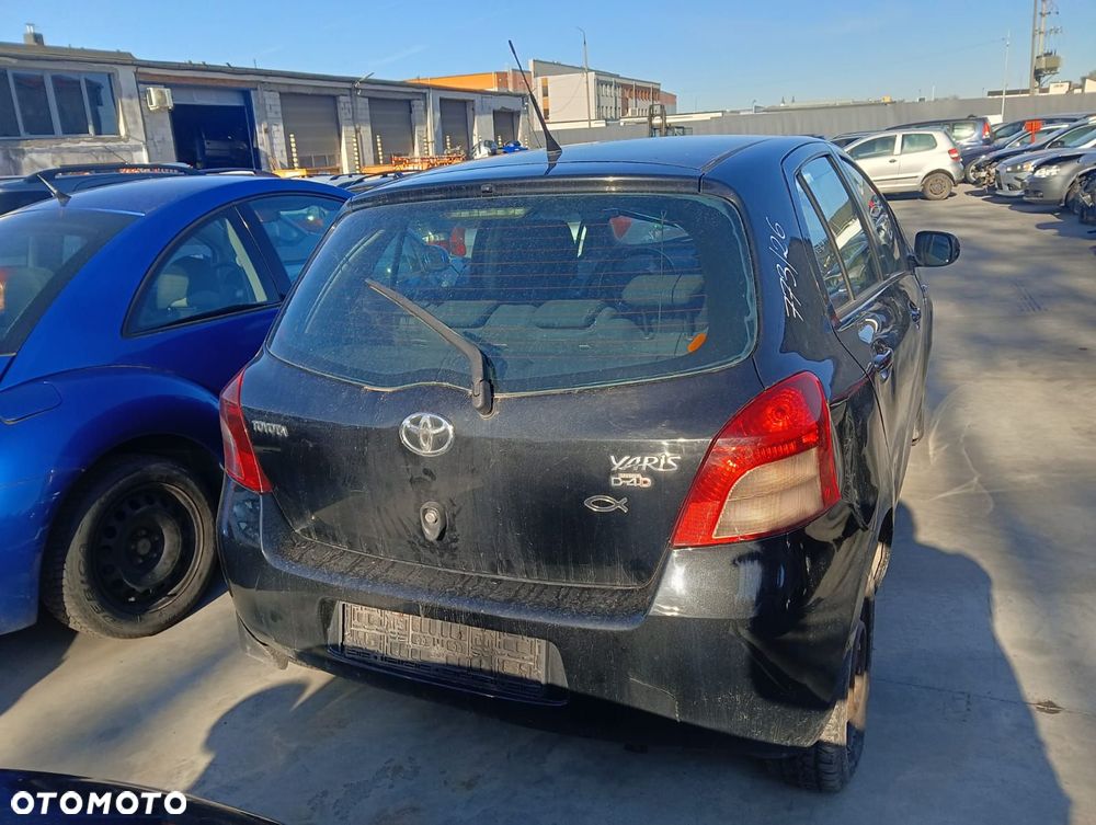 Lampa (Błotnik, Lusterko,Drzwi, Maska,Fotele, Części Silnikowe) Toyota Yaris 1.4  90 K 2007 R Gen. 2 - 3