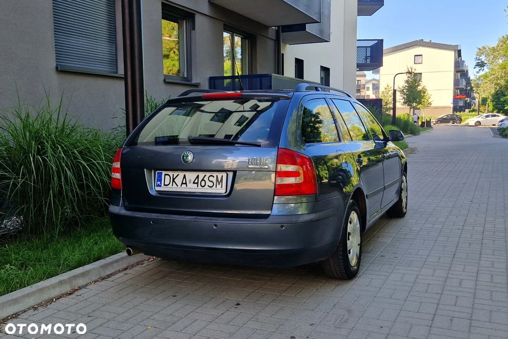 Skoda Octavia 1.6 Combi - 4