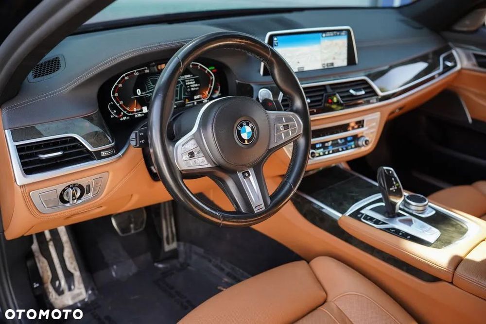 BMW Seria 7 740i - 31