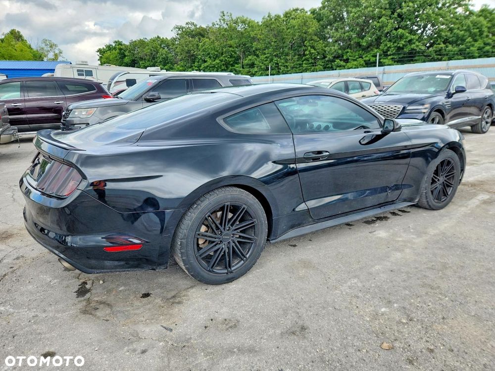 Ford Mustang - 4