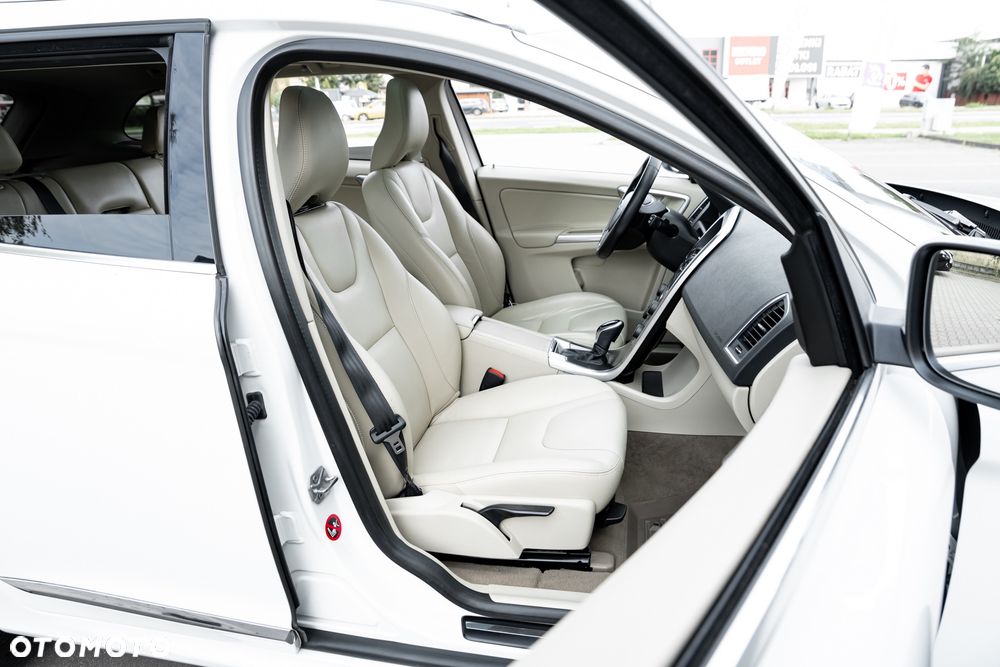 Volvo XC 60 D4 Geartronic Summum - 25