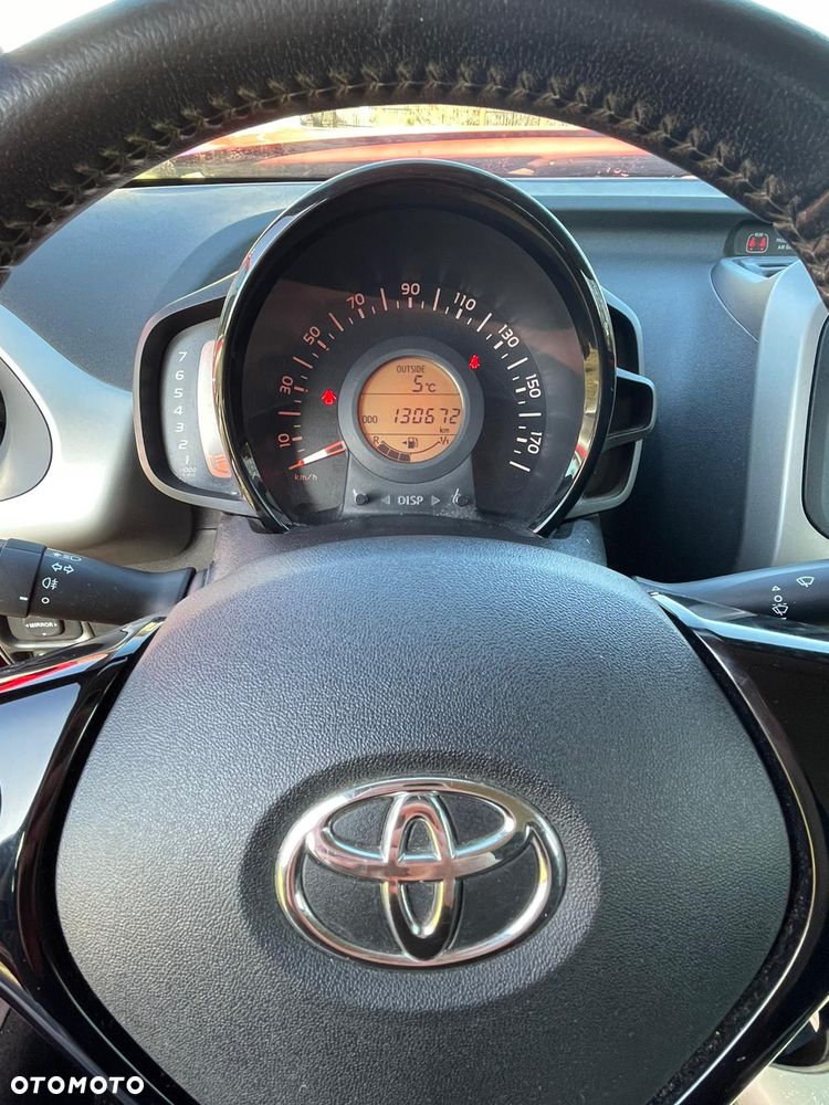 Toyota Aygo x-play - 15