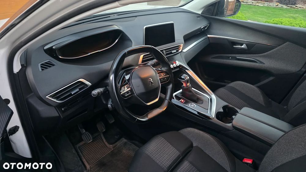 Peugeot 3008 1.2 PureTech Allure S&S - 23