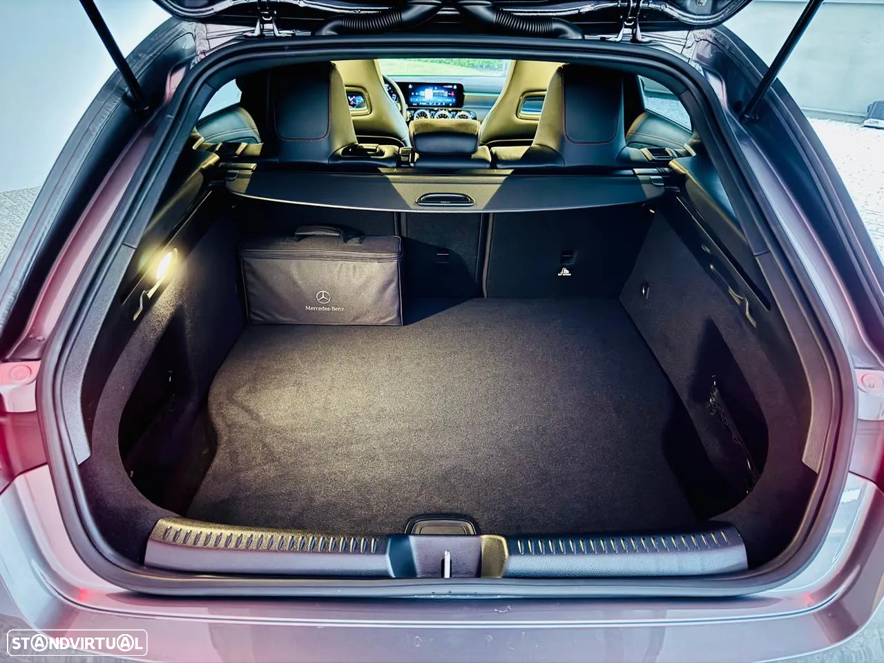 Mercedes-Benz CLA 250 e Shooting Brake AMG Line - 11