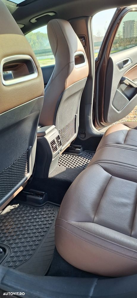 Mercedes-Benz GLA 250 4Matic 7G-DCT AMG Line - 10