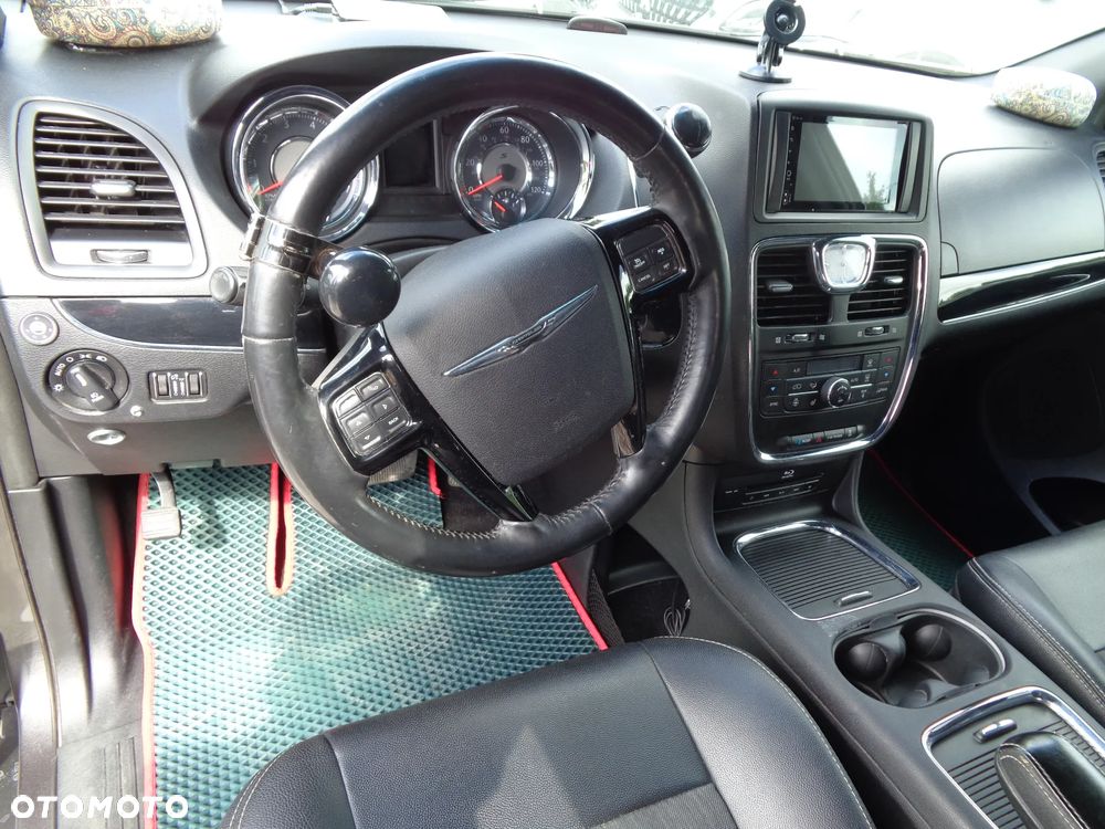 Chrysler Town & Country 3.6 Limited - 18