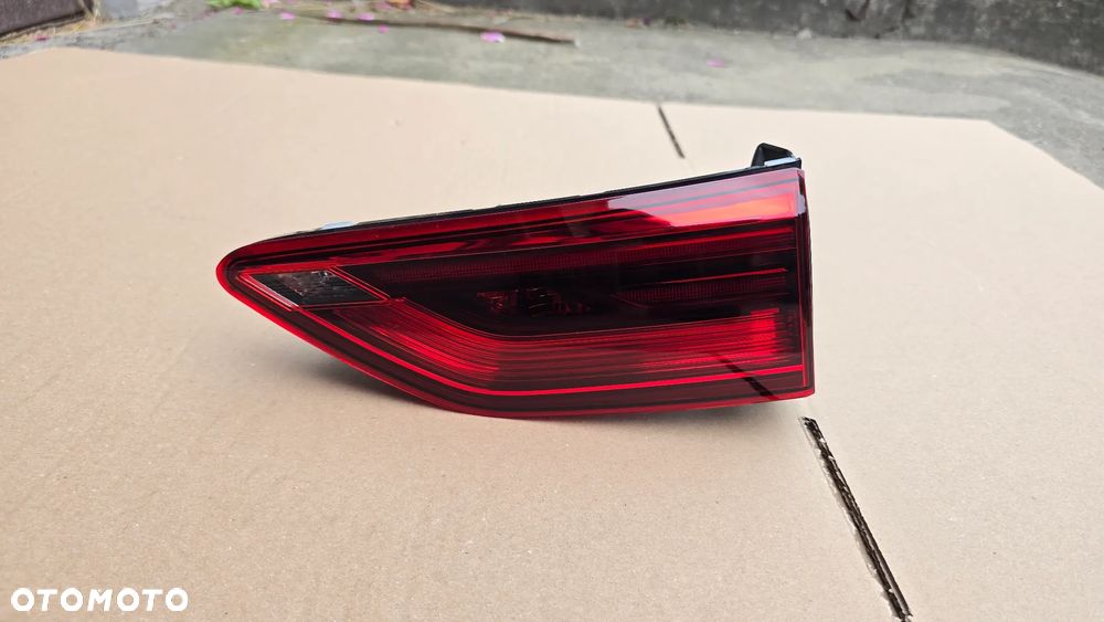 Volkswagen Golf VIII Hatchback HB 20- Lampa Tył Prawa w Klapę Led IDEAŁ Oryginał - 1