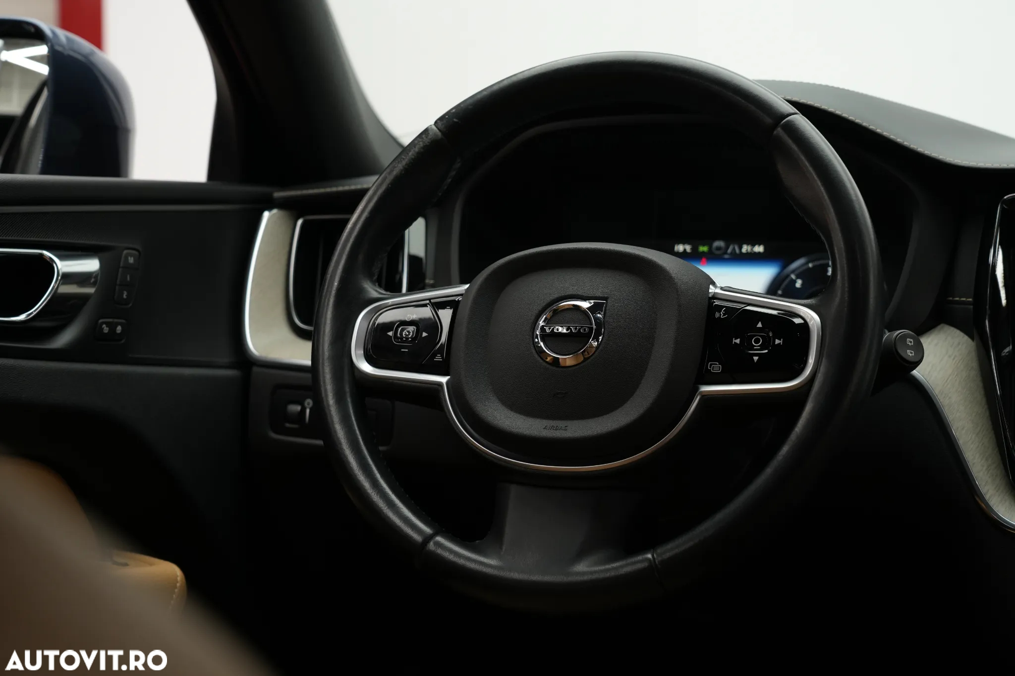 Volvo XC 60 B4 MHEV AT8 AWD Inscription - 25