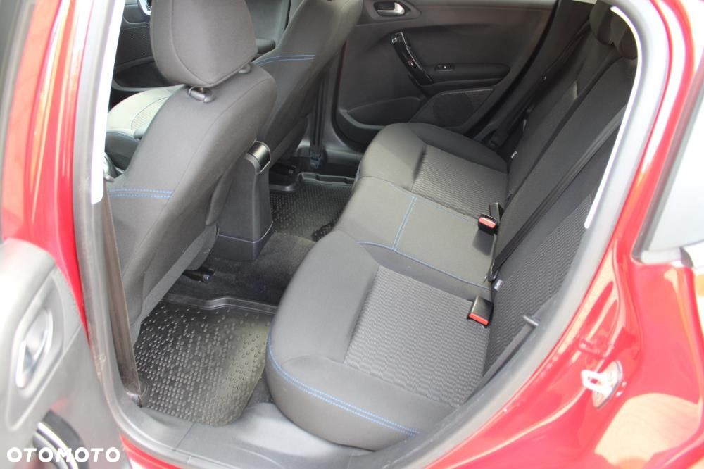 Peugeot 208 - 11
