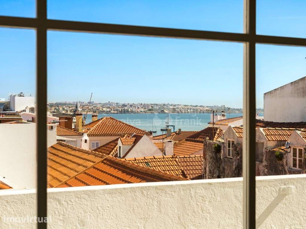 Apartamento T2 com terraço e vista mar no centro de Cascais - Grande imagem: 2/34