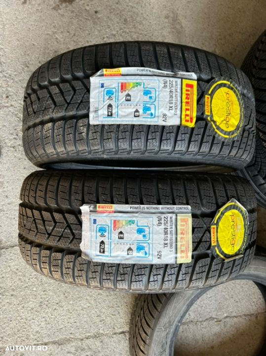 vând 2 anvelope 225/40/18 Pirelli de iarnă noi