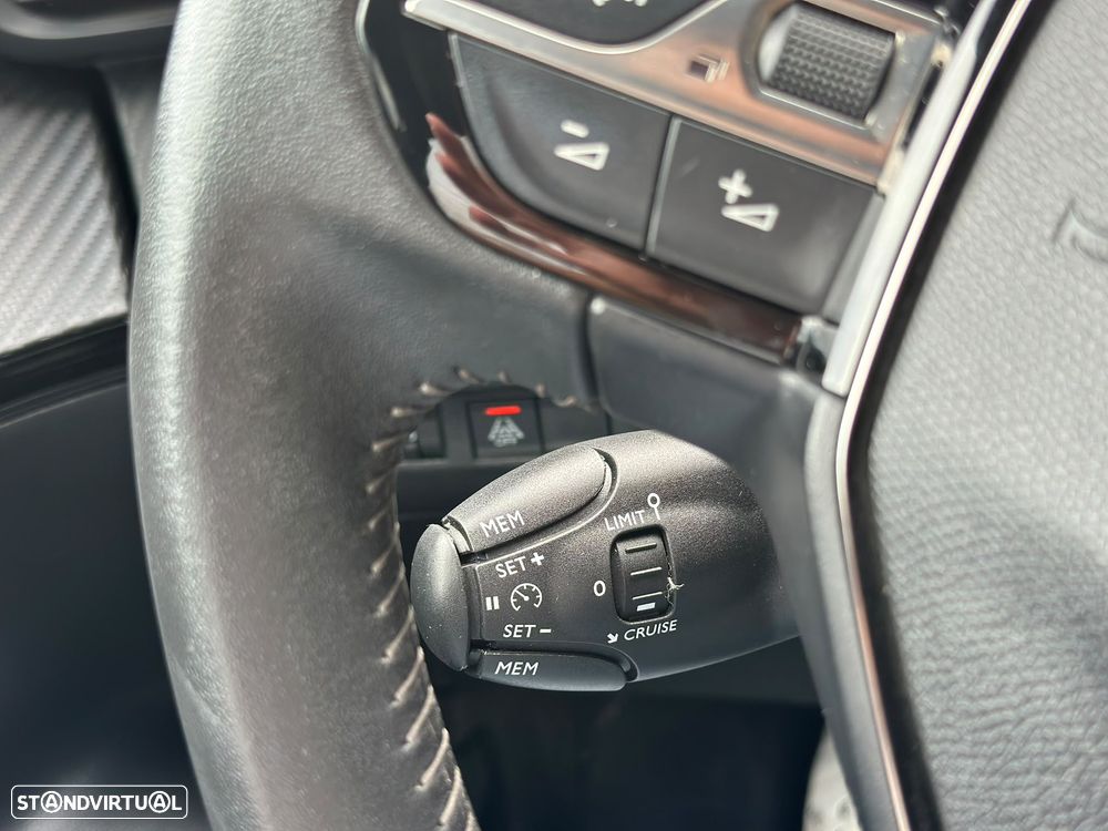 Peugeot 2008 1.2 PureTech Allure Pack - 25