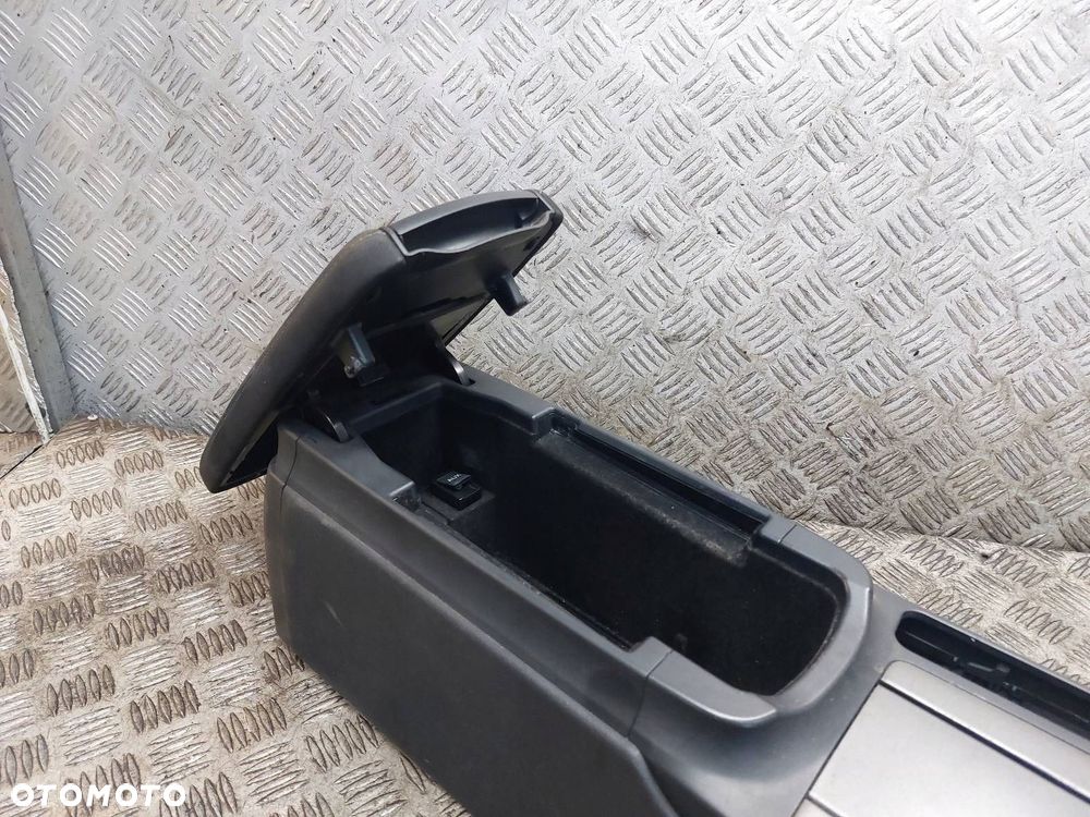 TUNEL ŚRODKOWY PODŁOKIETNIK LEXUS IS II UK - 2