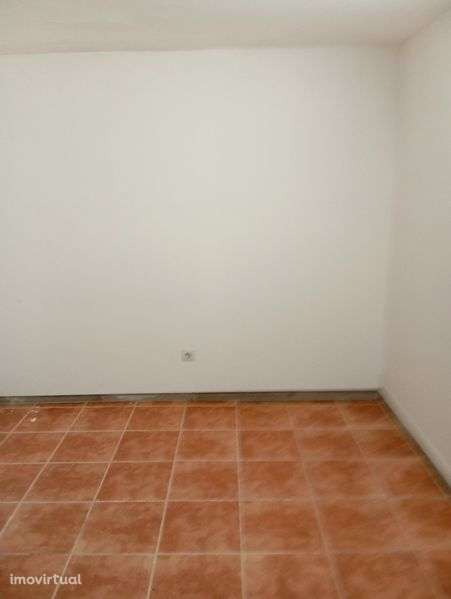 Arrendo Loja em São Domingos Benfica Lisboa . - Grande imagem: 2/12