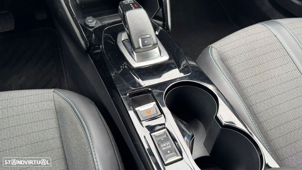 Peugeot 2008 1.5 BlueHDi Allure EAT8 - 12