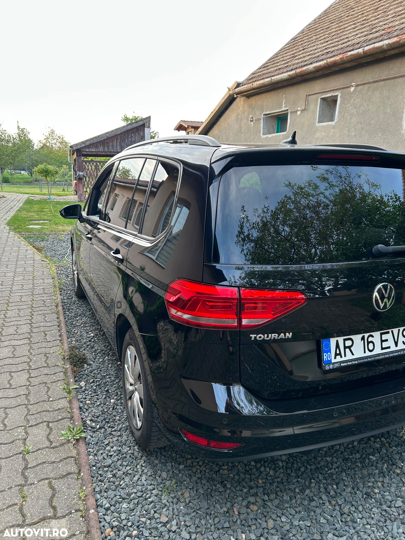 Volkswagen Touran 1.5 TSI DSG Comfortline - 3