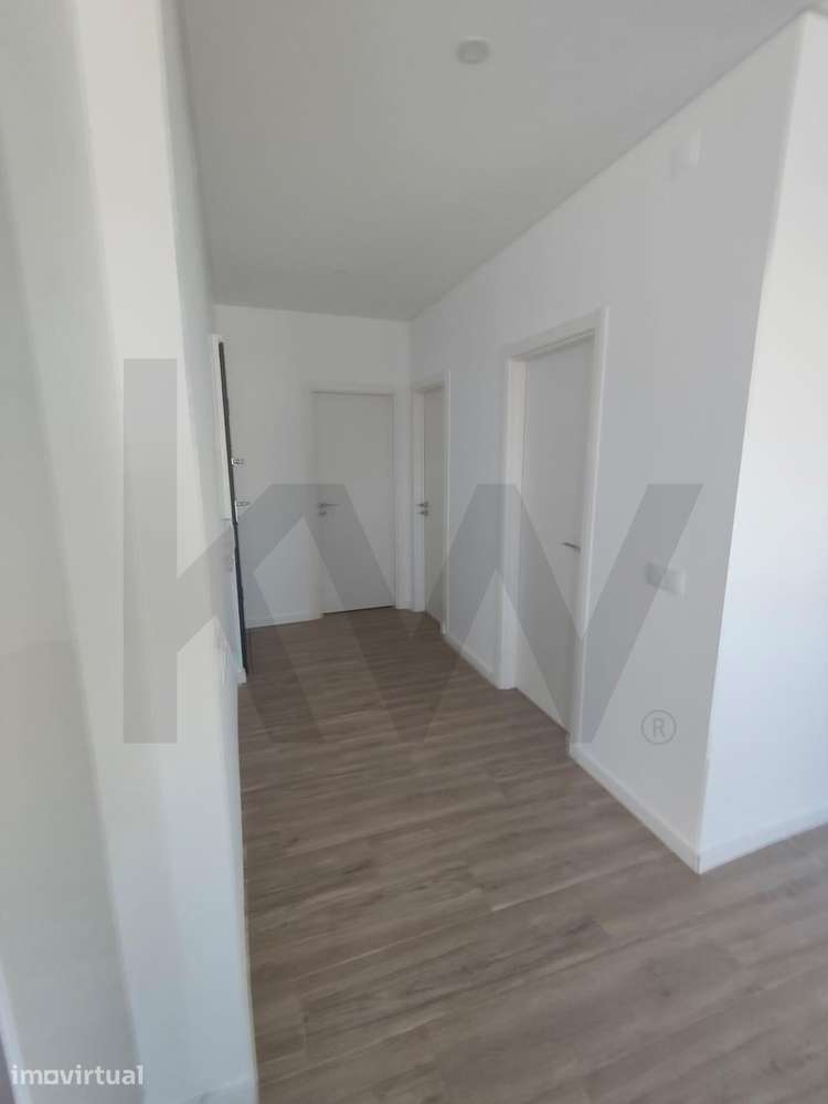 APARTAMENTO T2 TOTALMENTE REMODELADO COM LOGRADOURO – CRUZ DE PAU - Grande imagem: 3/14