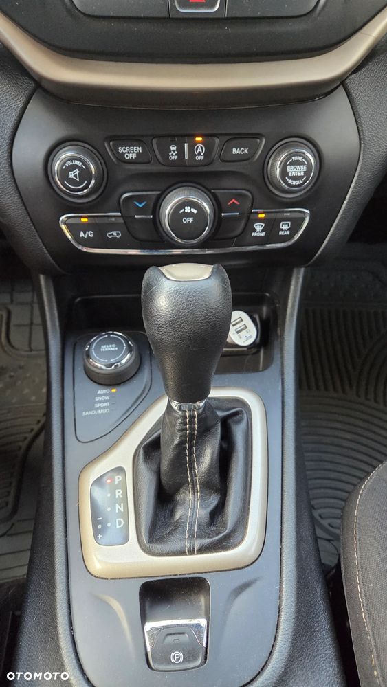 Jeep Cherokee - 9