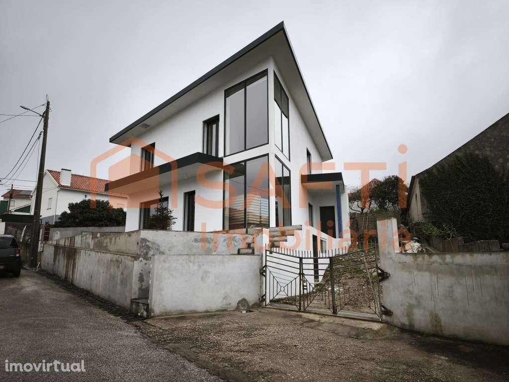 Moradia isolada composta por dois pisos. PISCINA e perto do MAR - Grande imagem: 2/55