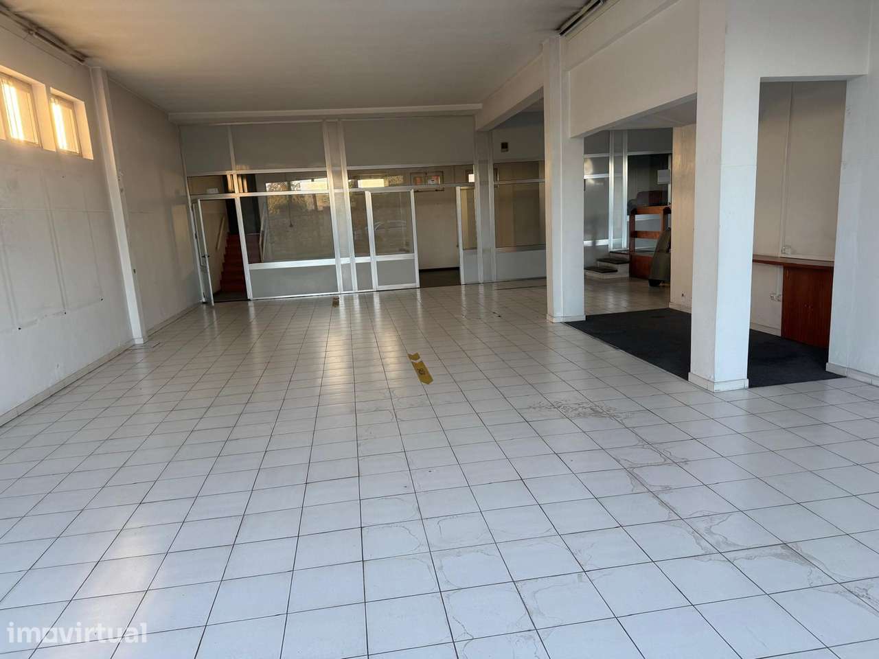Edifício para venda junto à Estação e Escolas - Grande imagem: 5/10
