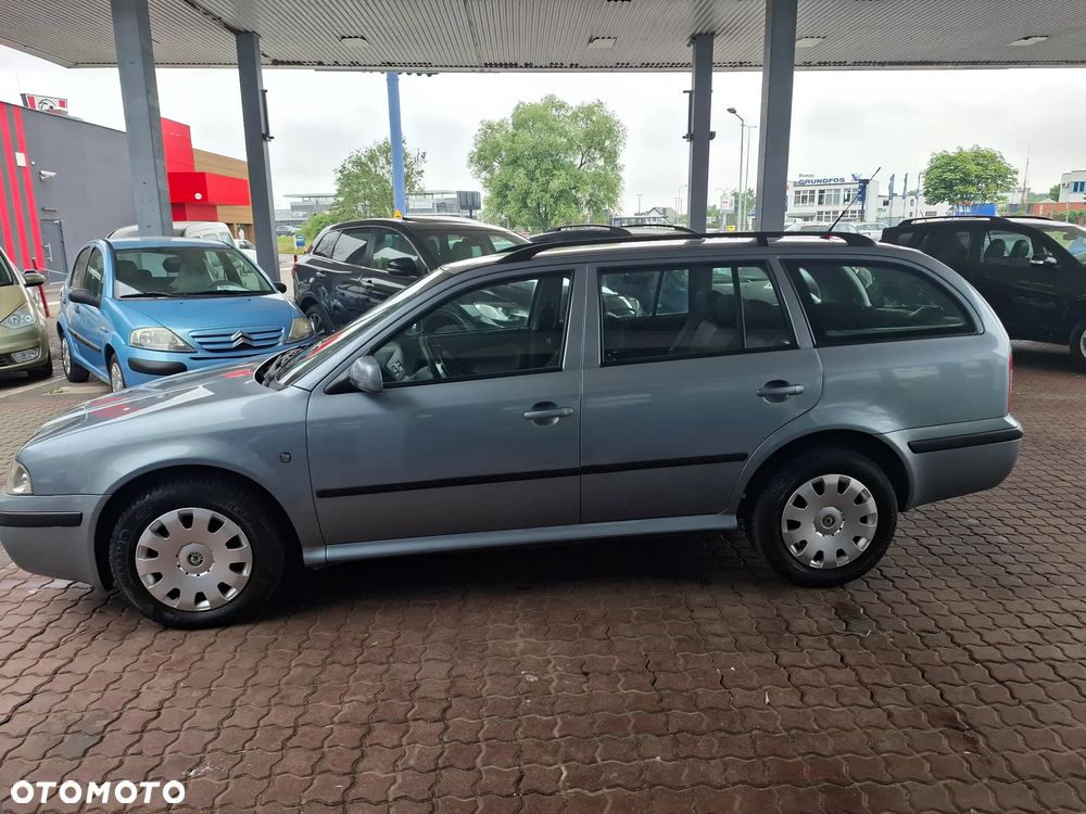 Skoda Octavia 1.6 Combi Ambiente - 18
