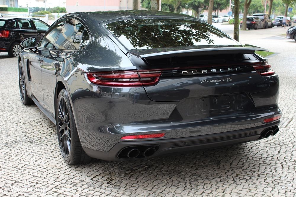 Porsche Panamera 4 S - 10