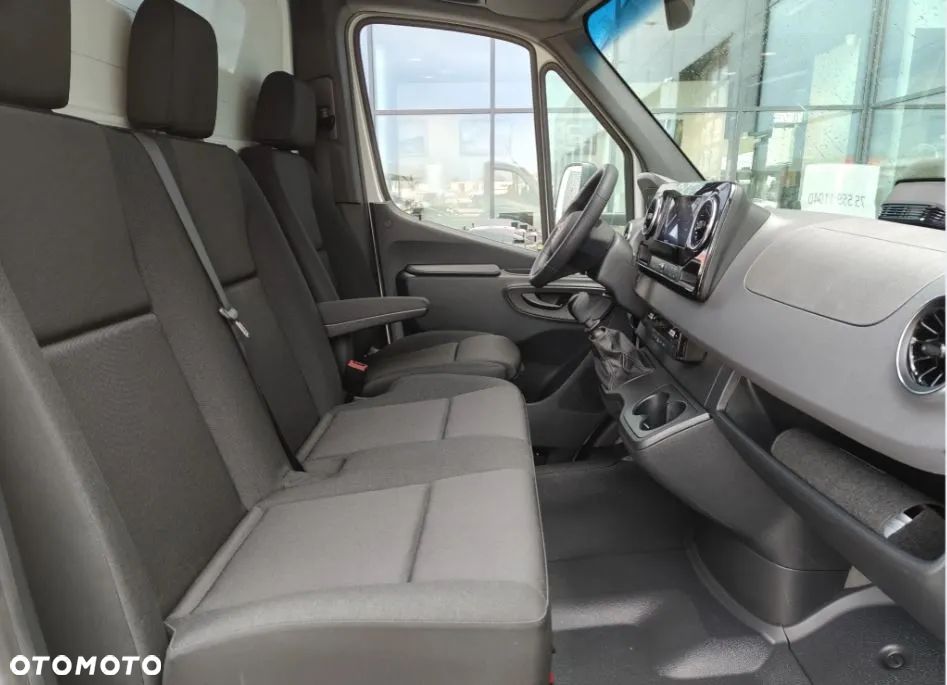 Mercedes-Benz Sprinter - 14