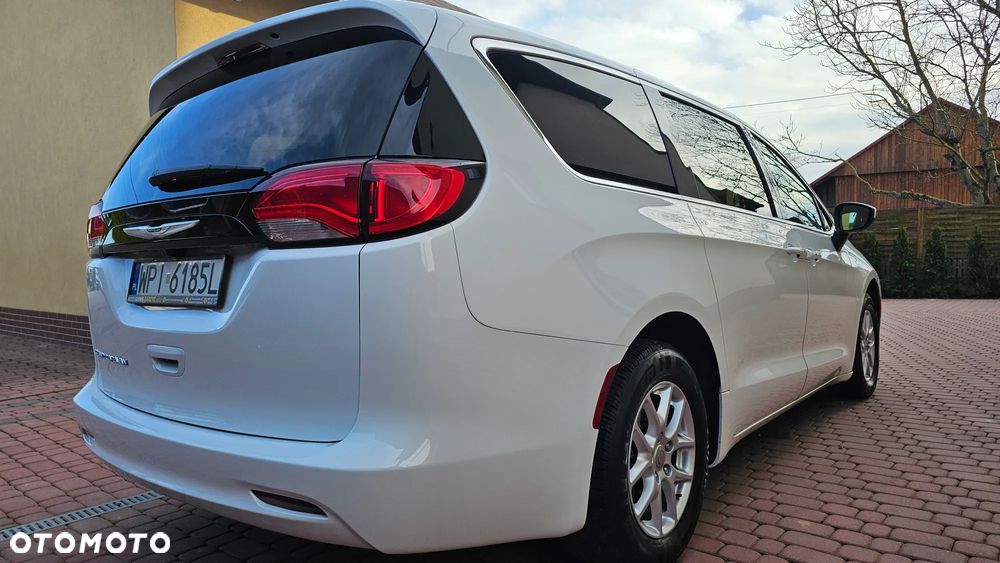 Chrysler Pacifica - 22