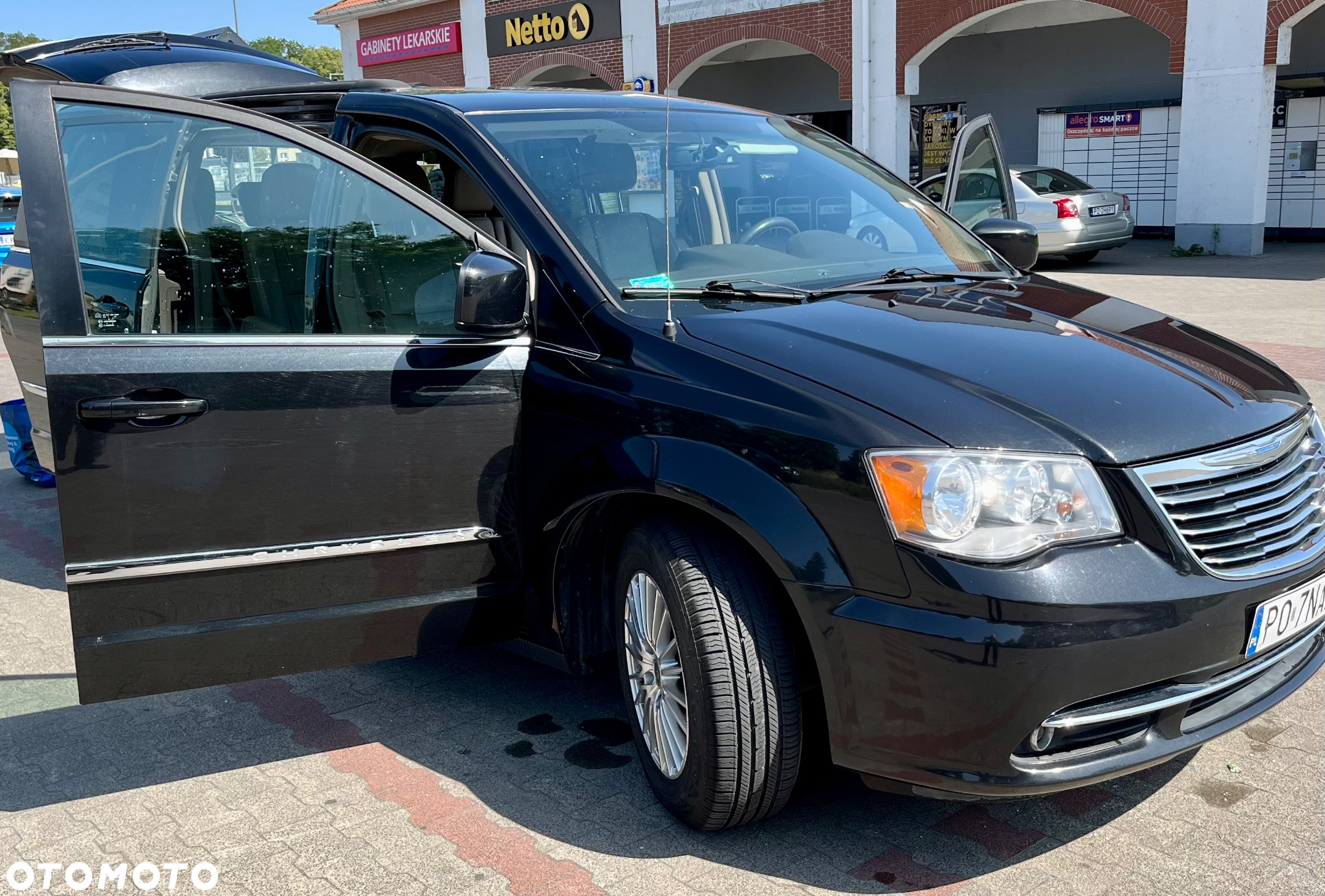 Chrysler Town & Country - 19