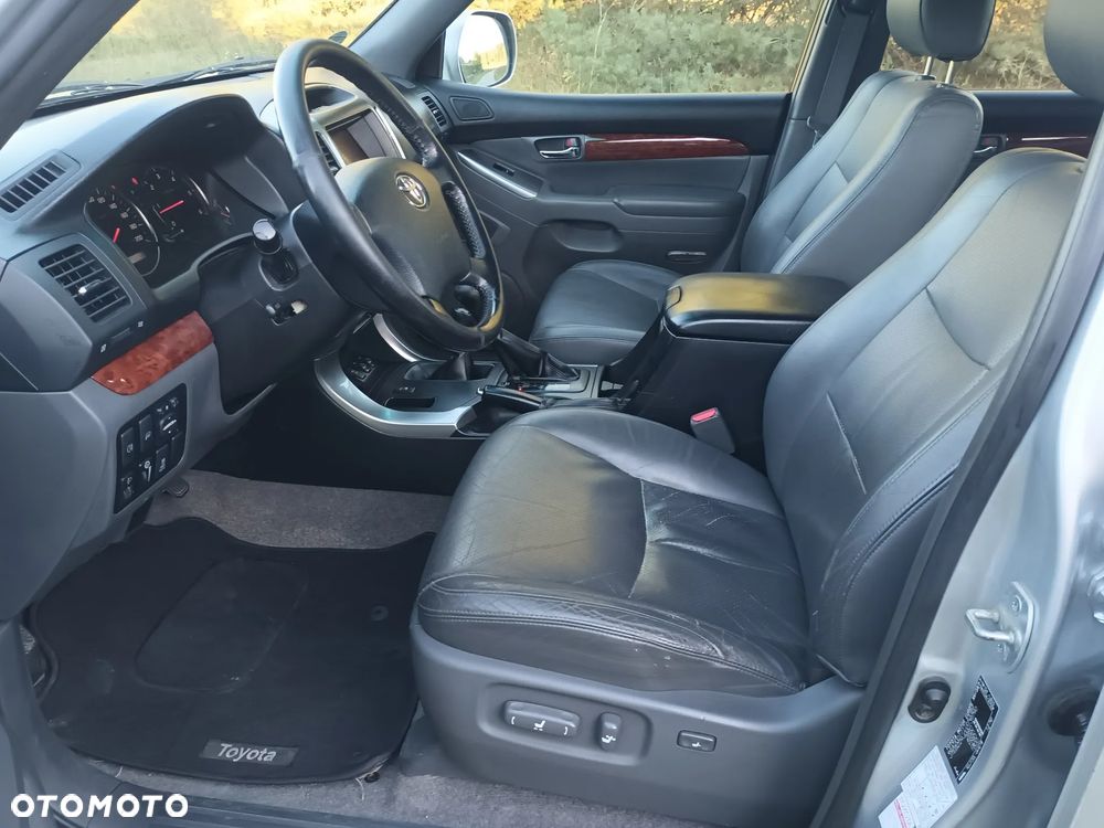 Toyota Land Cruiser - 23