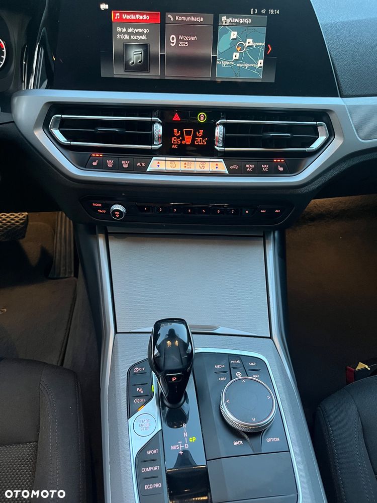 BMW Seria 3 318d - 13