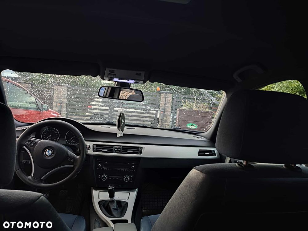 BMW Seria 3 318d - 11