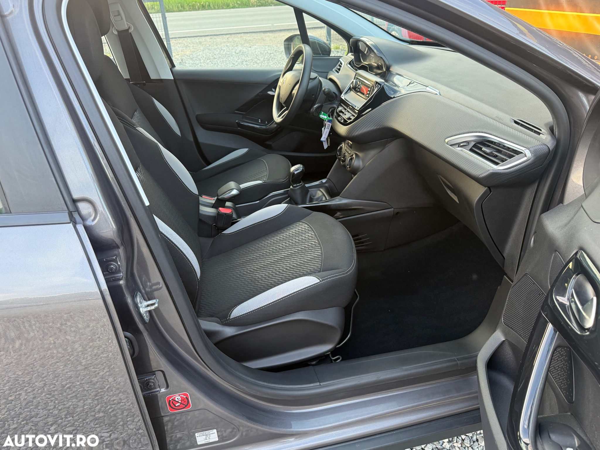 Peugeot 2008 1.2 L PureTech STT Allure - 7