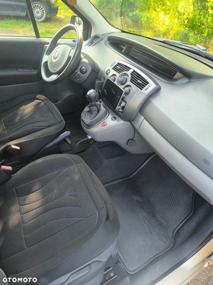 Renault Scenic 1.6 16V Confort Authentique - 9