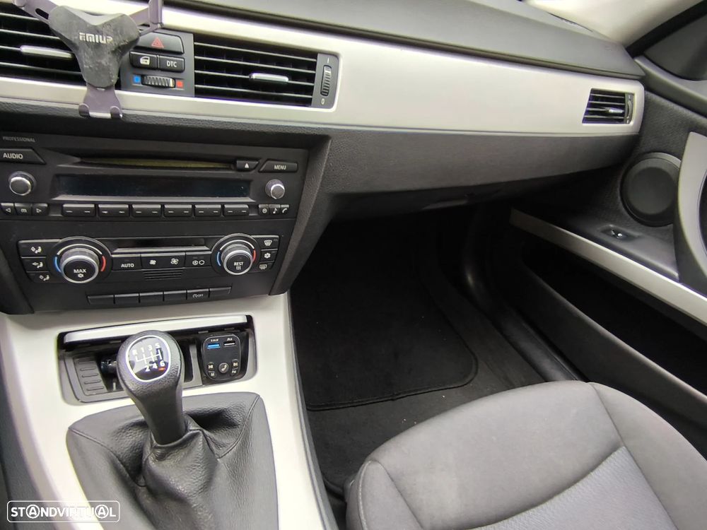 BMW 318 d LifeStyle - 7