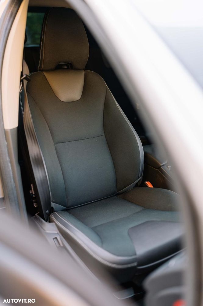 Volvo XC 60 2.4D AWD Momentum - 7